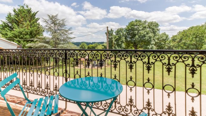 Le-Relais-de-Soubeille-Balcon-Boulogne-sur-Gesse-Comminges-Pyrenees