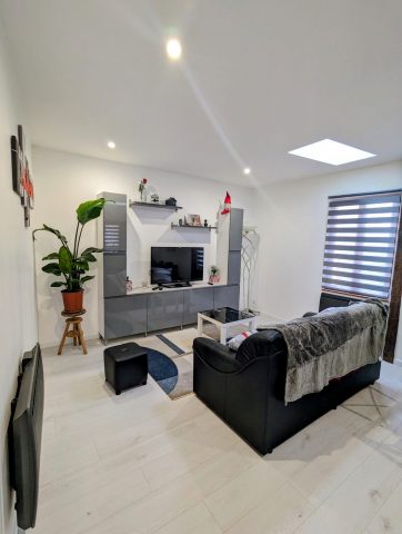 PXL-20231130-085720669.MP-2