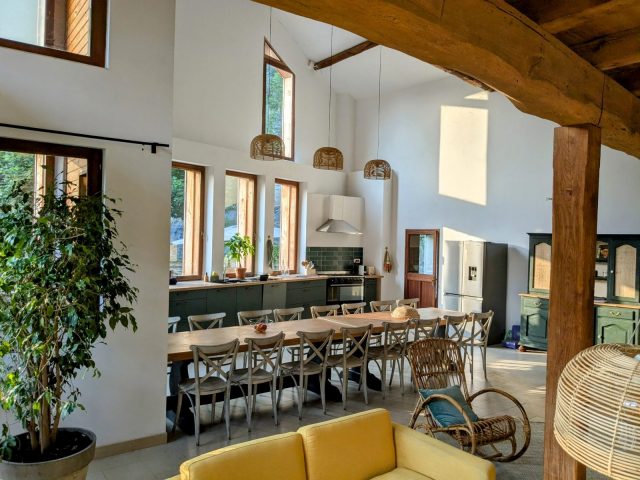 PXL-20250817-173526081-2