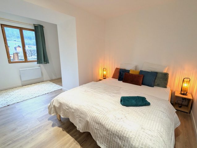 PXL-20251222-094244351