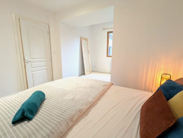 PXL-20251222-094313124