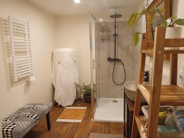 REGAID-S-Chambres-d-hotes-Salle-d-eau-REGADES