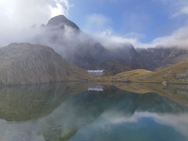 Refuge—brume–Refuge-de-Venasque