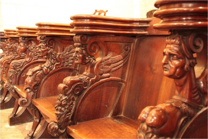 Stalle-Collegiale—Officedetourismesaintgaudinois