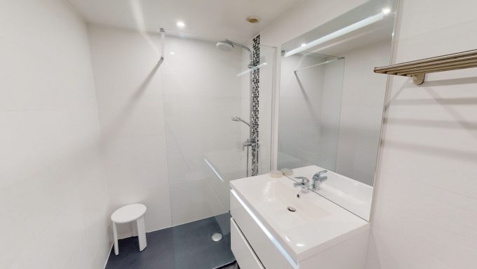 T2-Entresol-Droite-03242023-191402