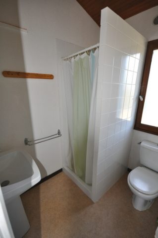 Village-Vacances-Le-Plech-Salle-d-eau-L-Ile-en-Dodon-Comminges-Pyrennees