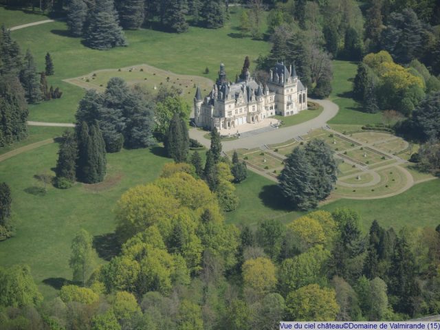 Vue-du-ciel-chateau-Domaine-de-Valmirande–15–01decdf61dd247c28c5b4894352a769b