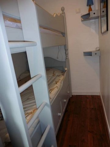 appartement-4-personnes-64-avenue-marechal-foch-luchon-salon-bois2-petit-pyrenees31–4-