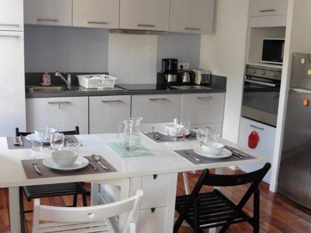 appartement-4-personnes-64-avenue-marechal-foch-luchon-salon-bois2-petit-pyrenees31–6-