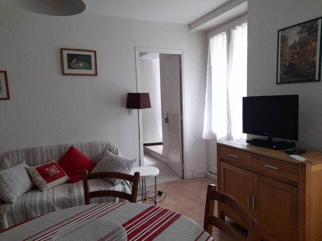 appartement-saoussat-cuisine-sejour-maison-luchon-pyrenees31