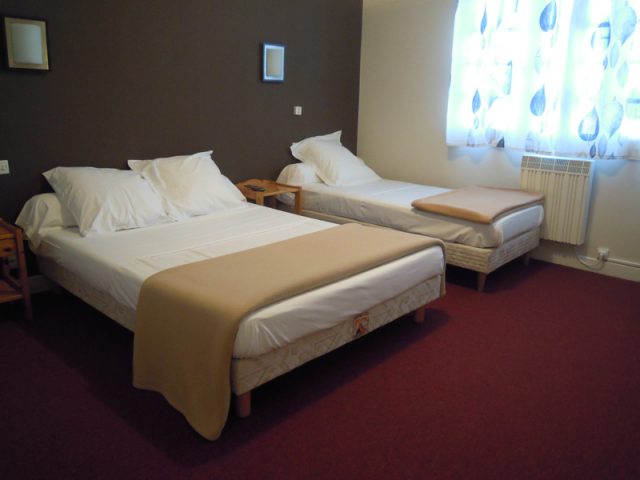 chambre-3-presonnes-hotel-saint-gaudenscuulong