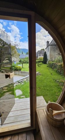 chambres-hotes-les-echappees-belles-exterieur-antignac-pyrenees31–2-