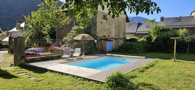 chambres-hotes-les-echappees-belles-exterieur-antignac-pyrenees31–8-