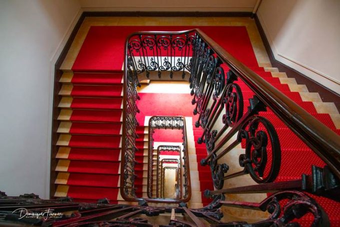 domi-grand-escalier