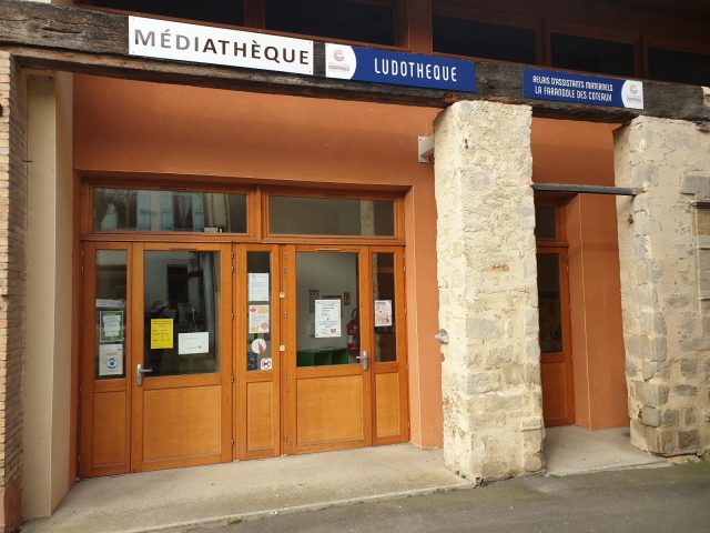 entree-mediatheque-et-ludotheque-3