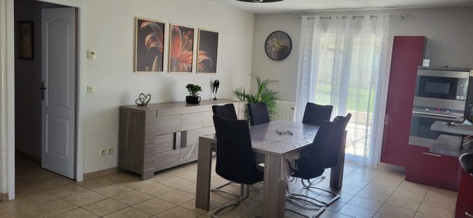 montesquieuvolvestre-maisoncharmante-salleamanger-shapovalovavaleria