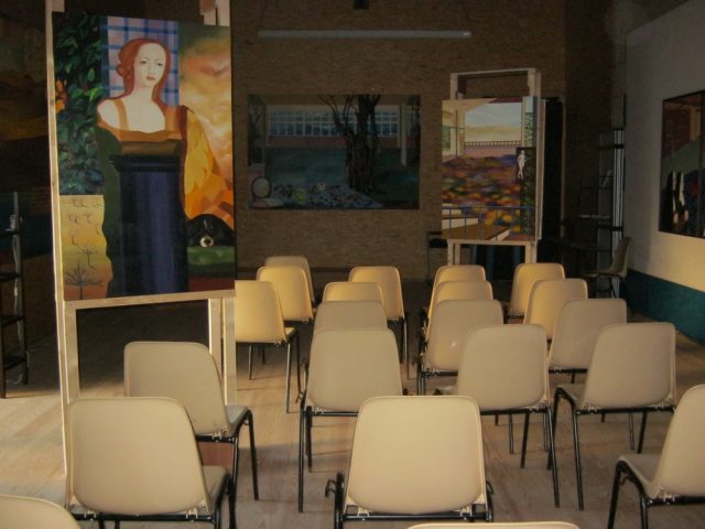 salle-polyvalente-chaises-musee-peinture-SAINT-FRAJOU