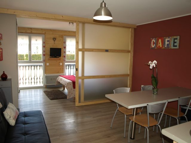 studio-n3-le-vieux-moulin-luchon-la-salle-a-manger-pyrenees31