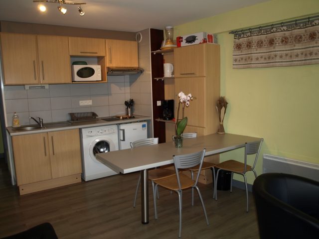 studio-n4-le-vieux-moulin-luchon-salle-a-manger-pyrenees31-2