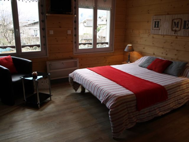 studio-n8-le-vieux-moulin-luchon-la-salle-a-manger-pyrenees31