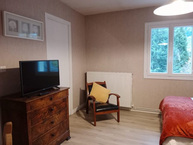 studion-lac-vert-salon-lit-maison-luchon-pyrenees31