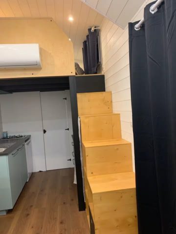 tiny-housse-le-baluchon-bezin-garraux-escaliers-pyrenees31-1–2